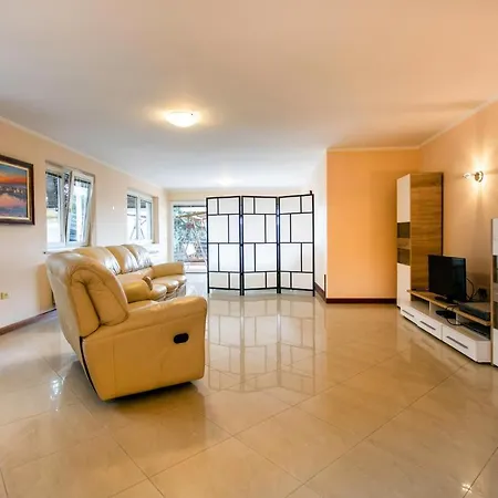 Beautiful In W/ Outdoor Swimming Pool, Sauna And 2 Bedrooms Portorož